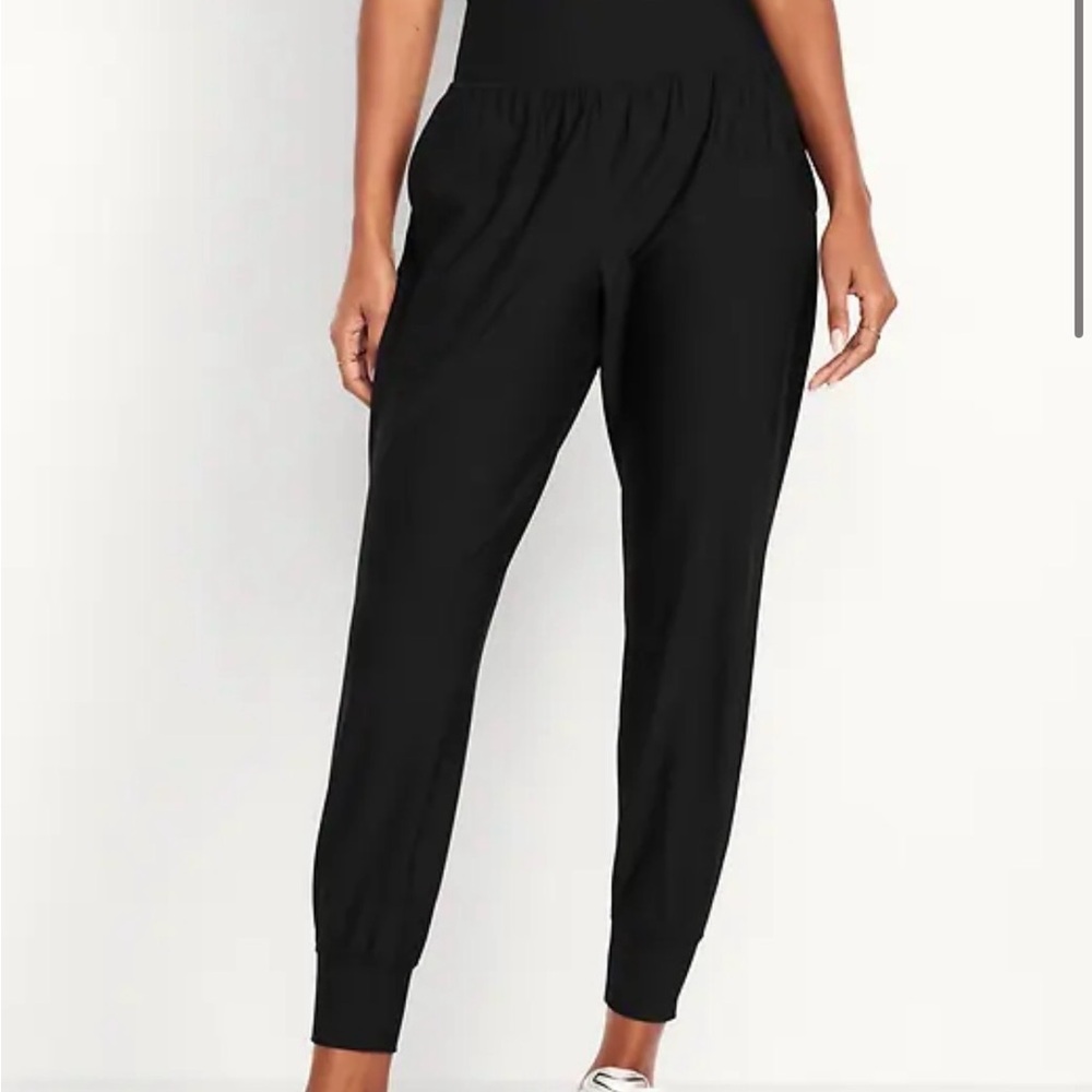 Old Navy Active Powersoft Jogger in Black Women size Large Petite